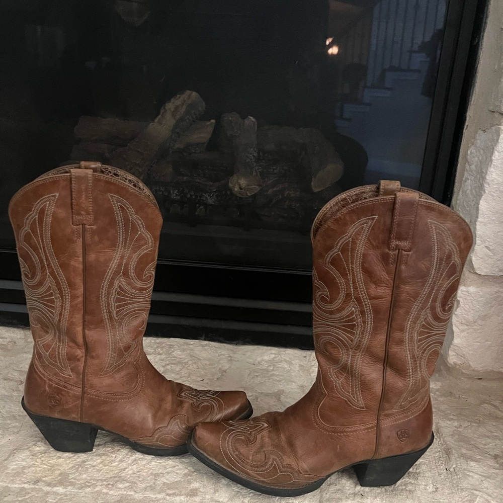 ARIAT WOMEN'S SANDSTORM
WESTERN BOOTS - SNIP TOE